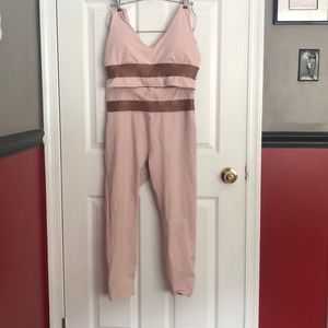 Demi Lovato X Fabletics workout outfit